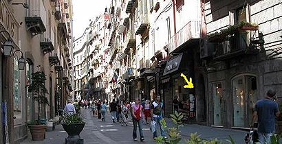 APPARTAMENTO NAPOLI VIA CHIAIA VENDESI VENDESI-APPARTAMENTO-AL-CENTRO-DI-NAPOLI